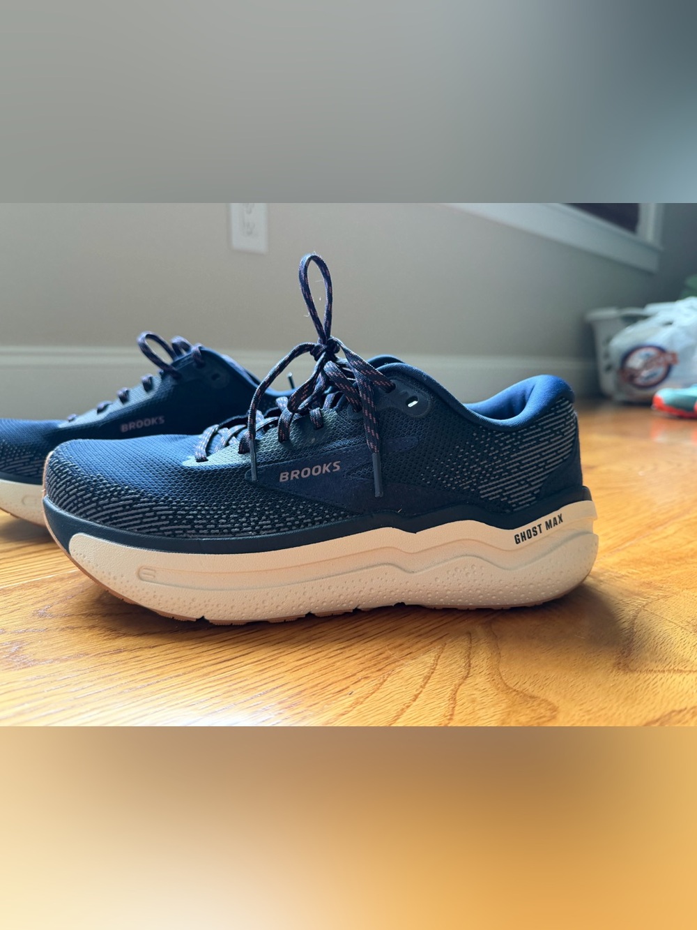 Brooks Women’s Ghost Running Shoes — Navy/White new